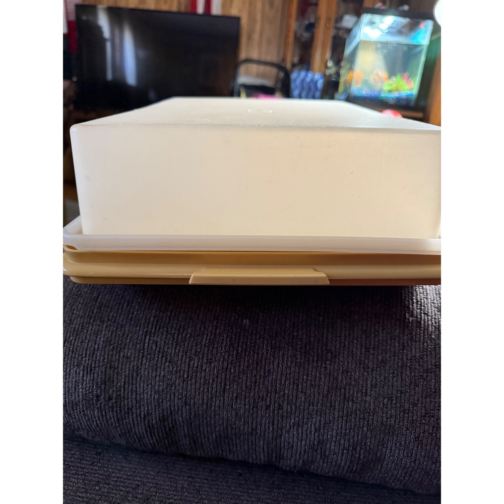 Vintage Tupperware Square Cake Taker Carrier Container Beige Lid & Base - Picture 5 of 16